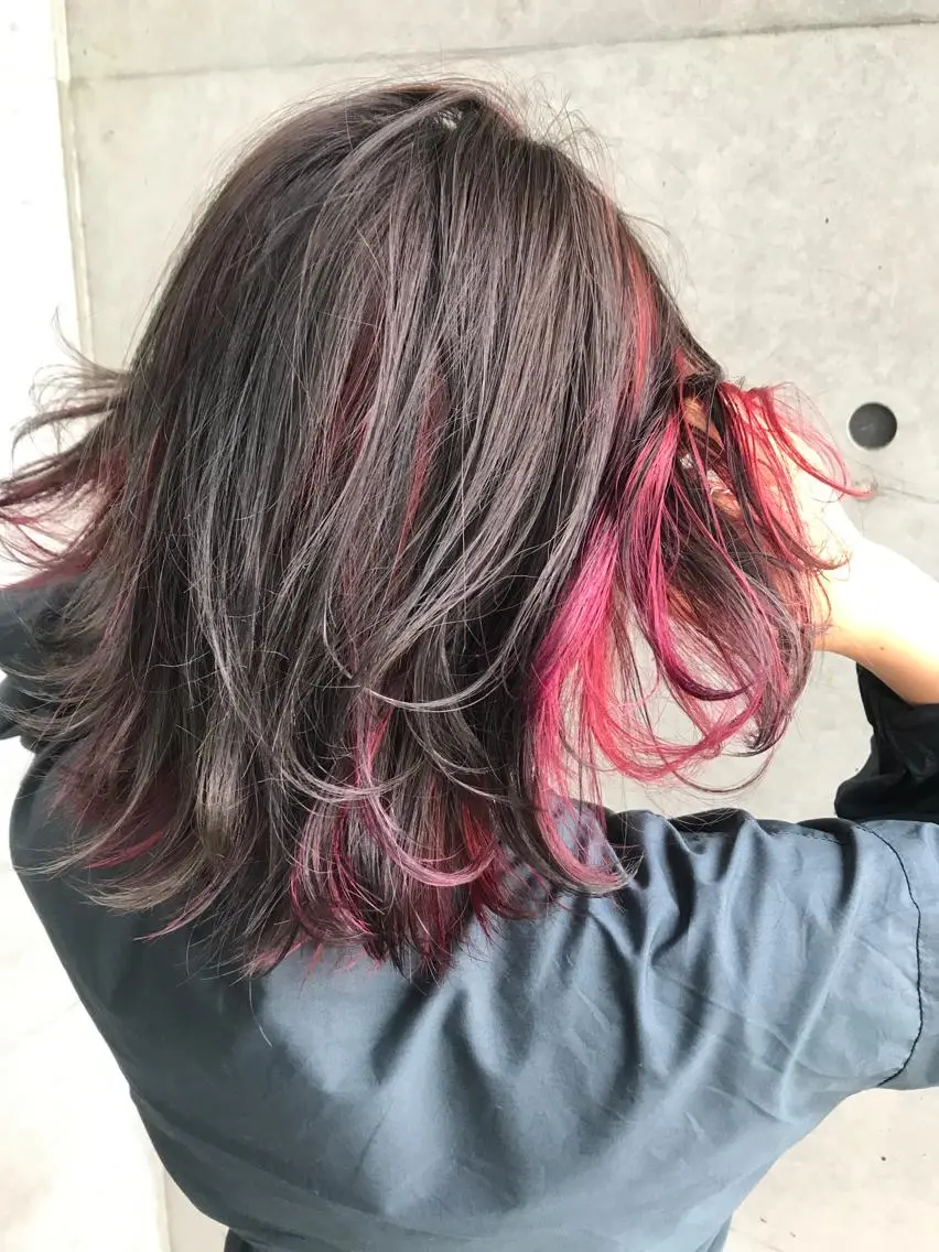 ミディアム カラー ヘアアレンジ グレージュ ピンクカラー SUNNY GRACEのヘアスタイル
