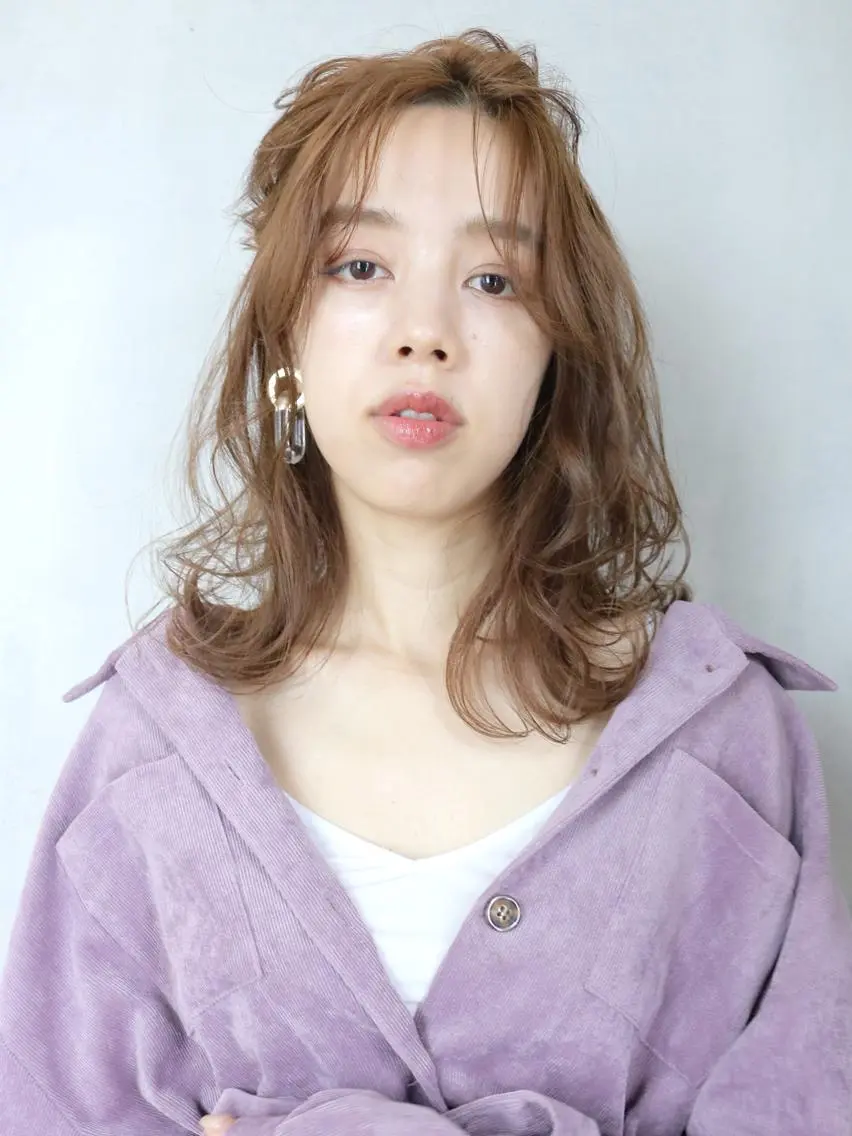 ミディアム カラー パーマ ヘアアレンジ ベージュカラー ミルクティーベージュ ITbyALBUM 中野店のヘアスタイル