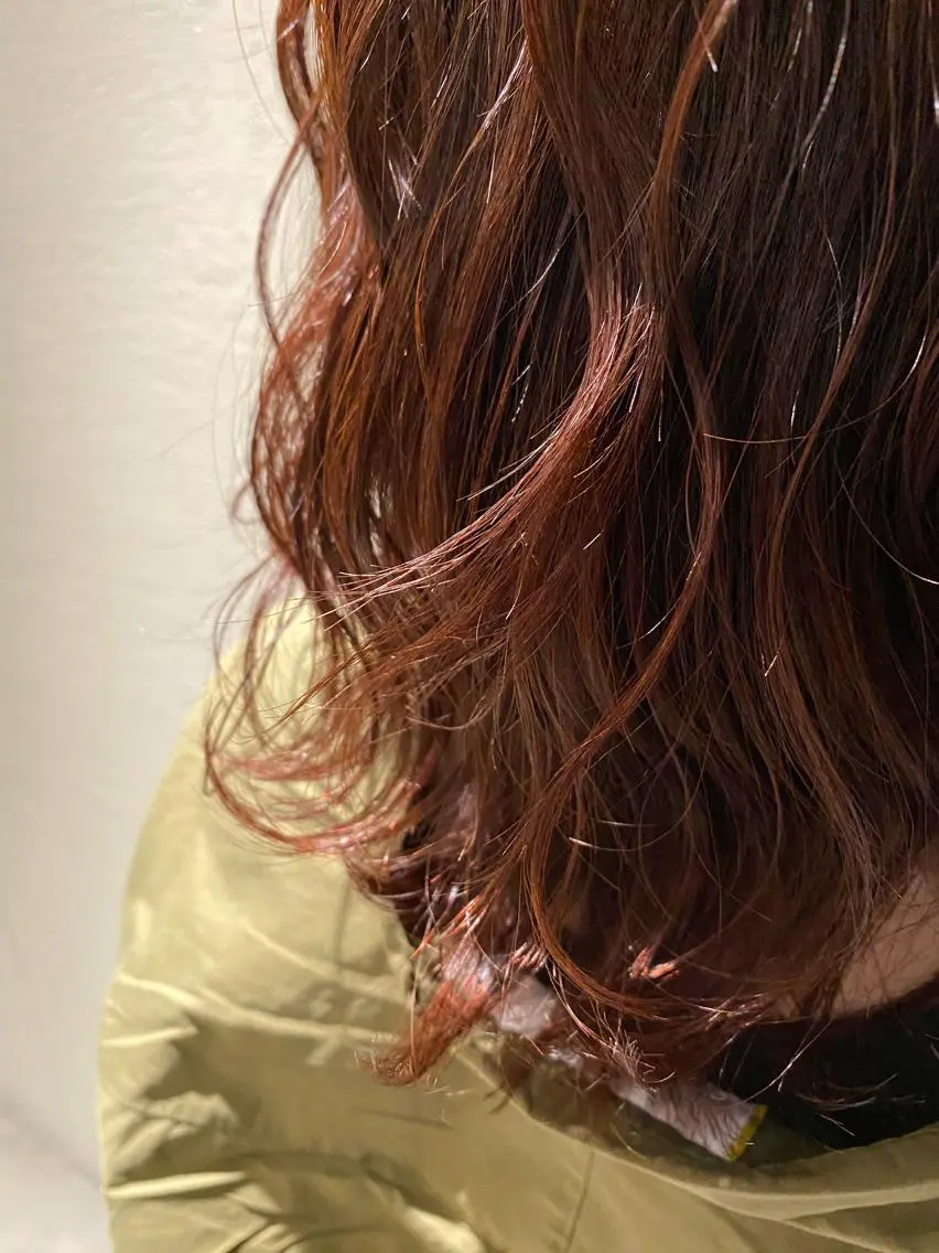 ミディアム カラー ブリーチ ブリーチなしカラー オレンジ オレンジレッド レッドカラー オタクギャル美容師 💫三小田 千容のヘアスタイル