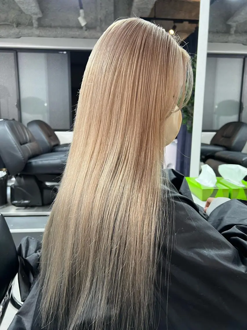 ロング カラー ハイトーン&髪質改善 &韓国エクステ🤎のヘアスタイル