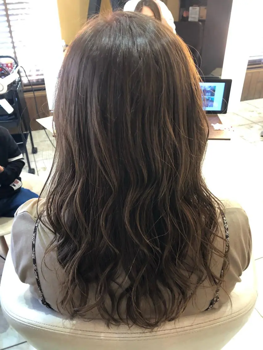 ミディアム 石井 実可子のヘアスタイル