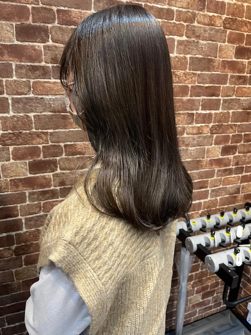 セミロング カラー パーマ ヘアアレンジ メンズ キッズ ネイル マツエク・マツパ アイブロウ メンズハイライト メンズパーマ セミロングパーマ ブラウンカラー ケアカラー 久木原 ゆりのヘアスタイル