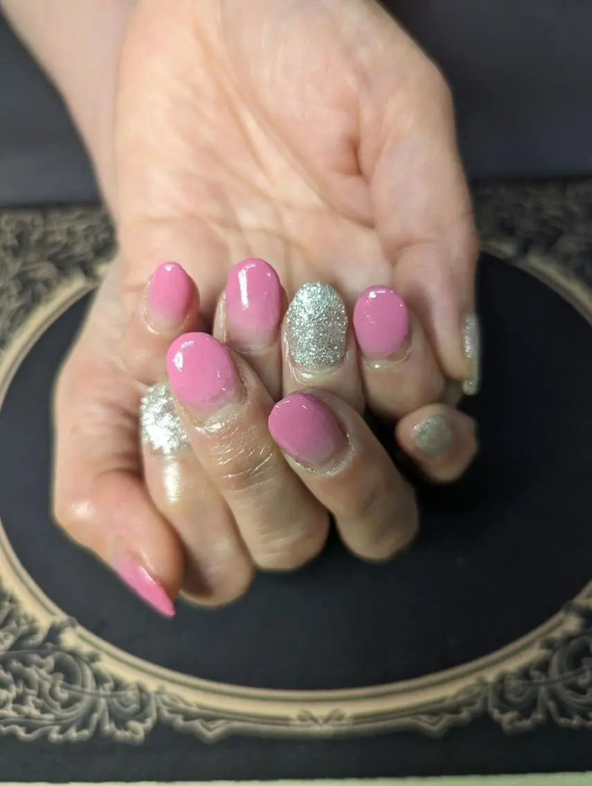 ネイル グラデーション ラメ(グリッター) シルバー ハンドネイル ✨ameru✨ nailsalonのネイルデザイン