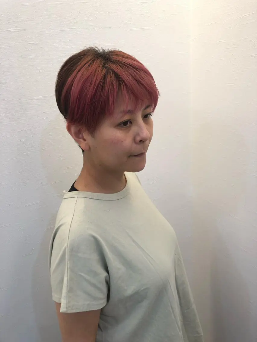ショート ツノガイ エリのヘアスタイル