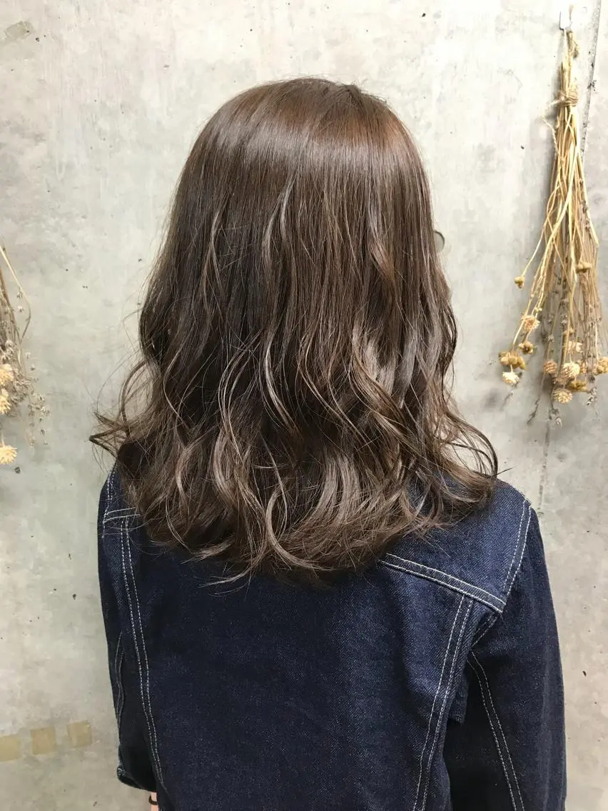 セミロング カラー ヘアアレンジ アッシュ ベージュカラー イルミナカラー Satsuki ✂︎♡のヘアスタイル