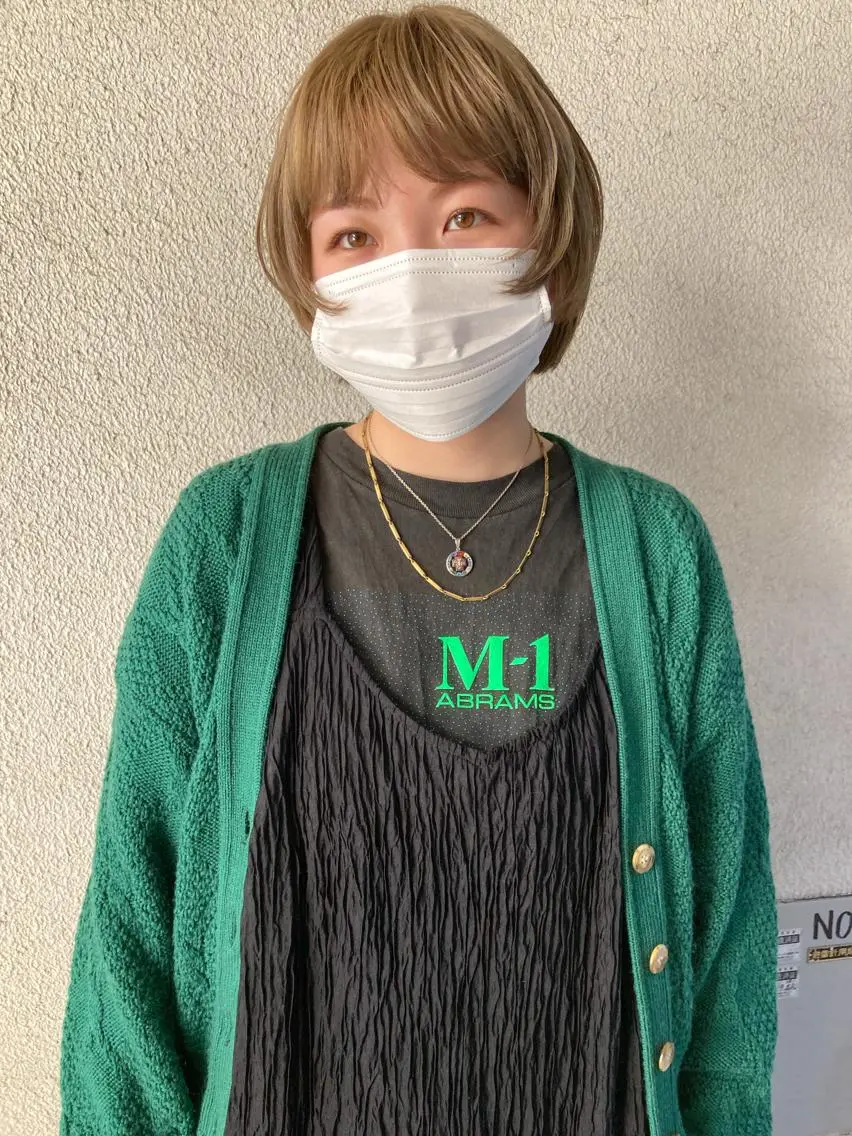 ショート カラー ブリーチ ヘアカラー お洒落ベージュ🤎 代官山shibukiのヘアスタイル