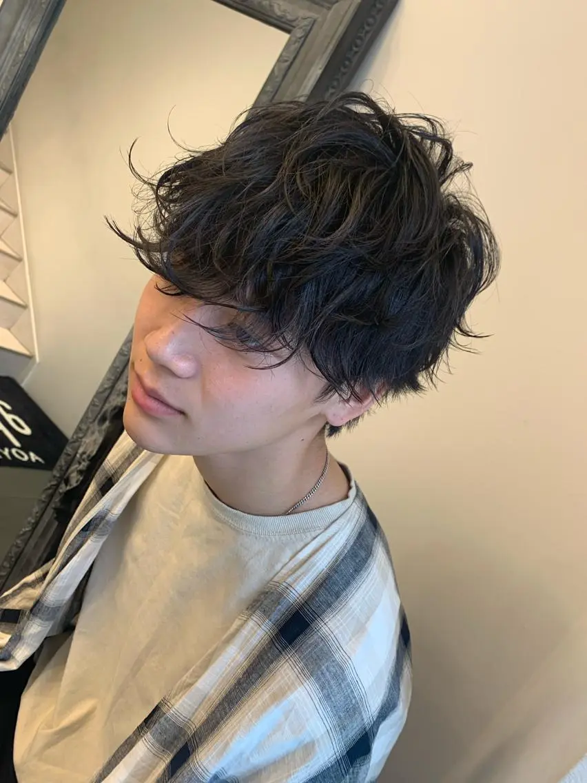 ミディアム メンズ ミディアムパーマ マッシュ メンズパーマ 三矢 ちなつのヘアスタイル