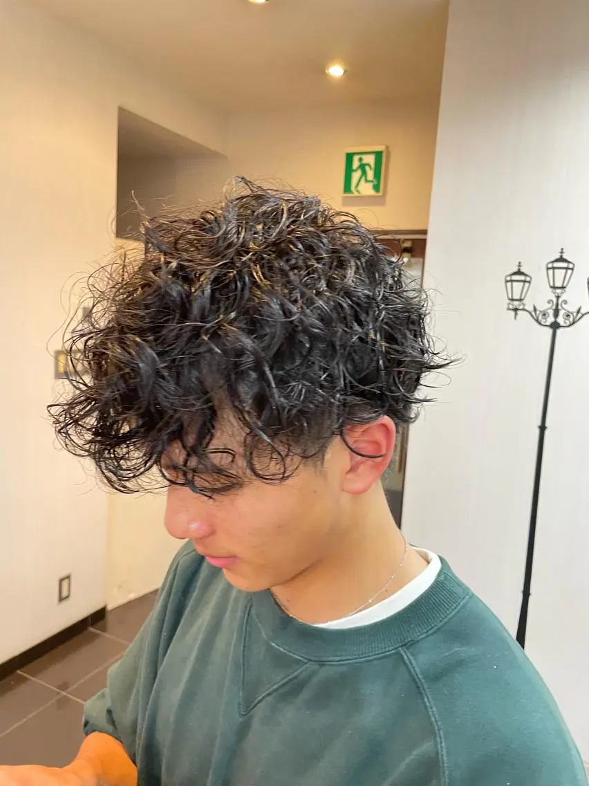 パーマ メンズ メンズパーマ Merlyosaka 早川未来のヘアスタイル