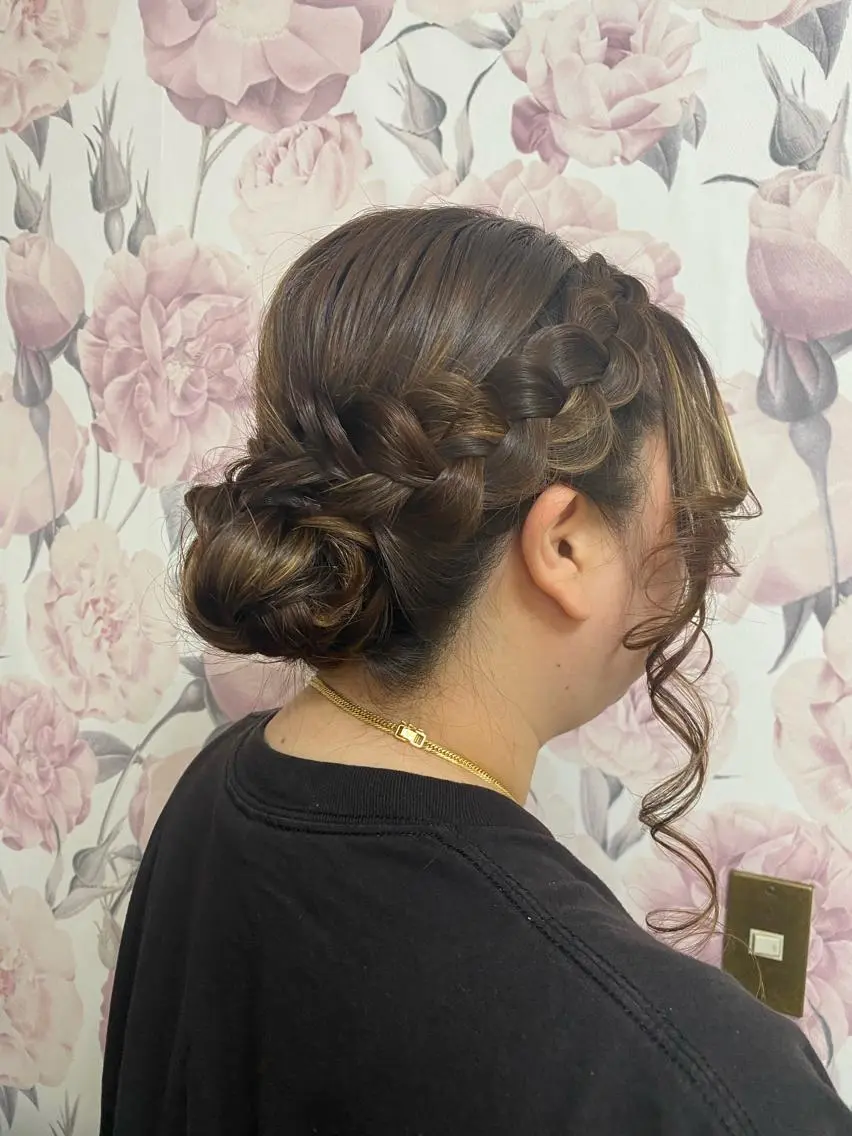 ロング ヘアアレンジ ヘアセット Lovely Dollsの眉毛・アイブロウイメージ