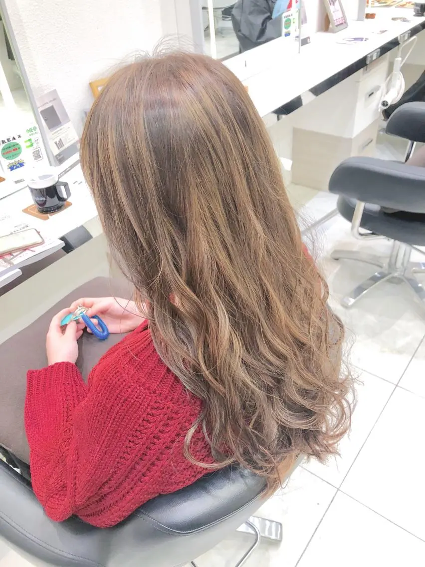 ロング ハイライト 岸 保奈美のヘアスタイル
