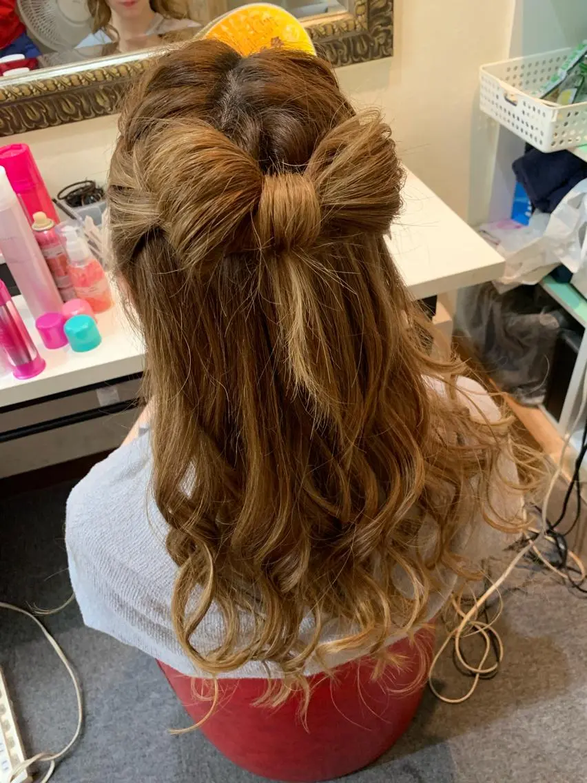 ロング ヘアアレンジ あるす 美容室のヘアスタイル