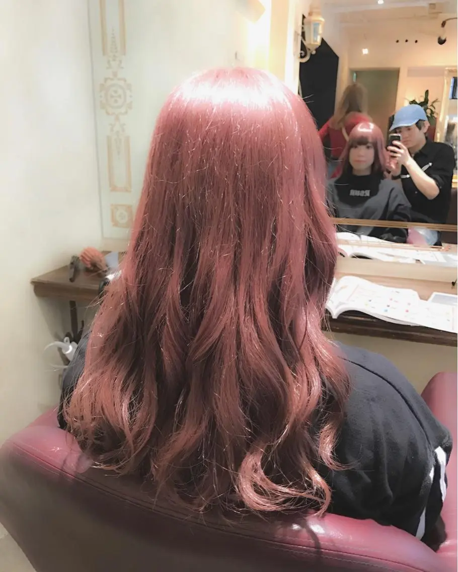 セミロング カラー パーマ ヘアアレンジ ブリーチ ピンクカラー 🌈髪質改善💕 縮毛矯正✨青木まで✨のヘアスタイル
