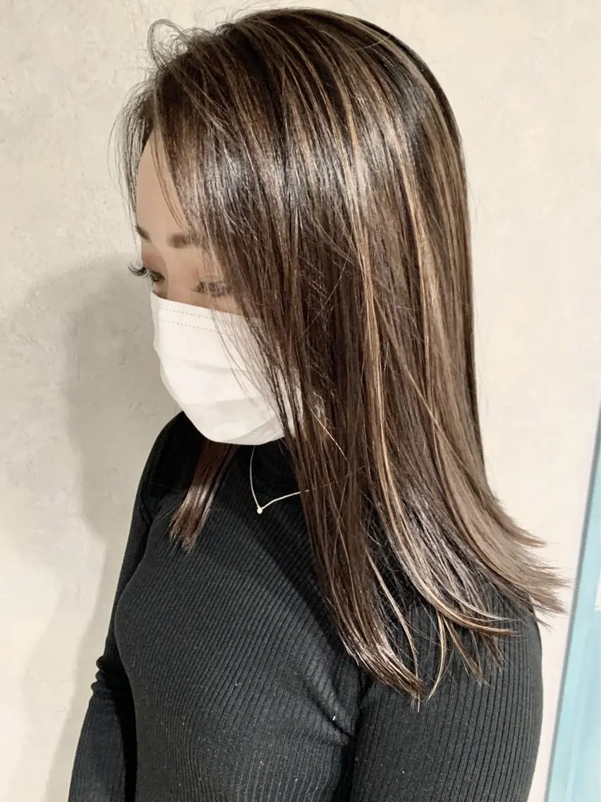 ミディアム カラー バレイヤージュ ブリーチ ハイライトカラー イルミナカラー 顔周りカット カット ヘアカラー 岡崎勇人/レイヤー/ 韓国/ケラチンTRのヘアスタイル