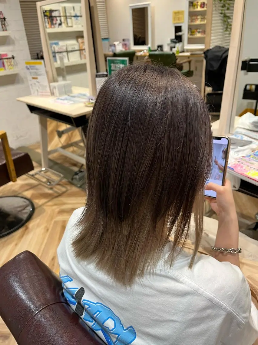 ミディアム ヘアカラー 伊東 彩花のヘアスタイル
