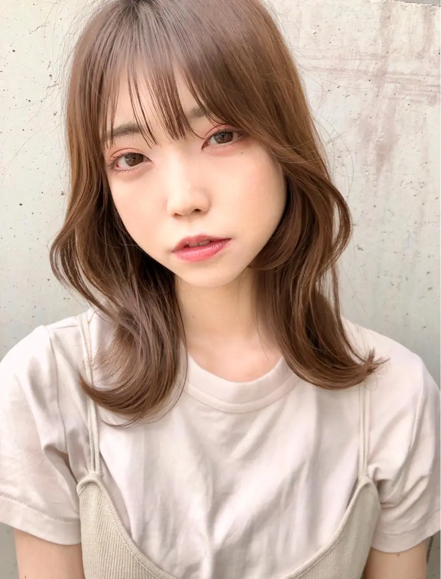ミディアム カラー ベージュカラー 透明感カラー くびれヘア 韓国風ヘア カット ヘアカラー トリートメント トレンドヘア🌿 chinariのヘアスタイル