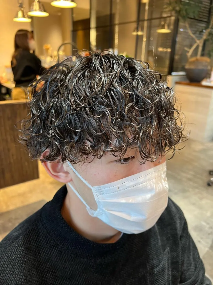 ショート パーマ メンズ カット パーマ トリートメント 波巻きスパイラルパー マ/シャドウパーマ駿のヘアスタイル