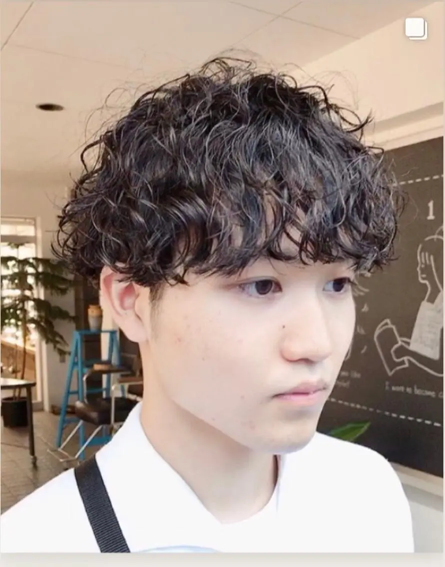ショート パーマ メンズ マッシュ メンズパーマ カット ヘアカラー パーマ 縮毛矯正 トリートメント メンズパーマ タカキリョウのヘアスタイル