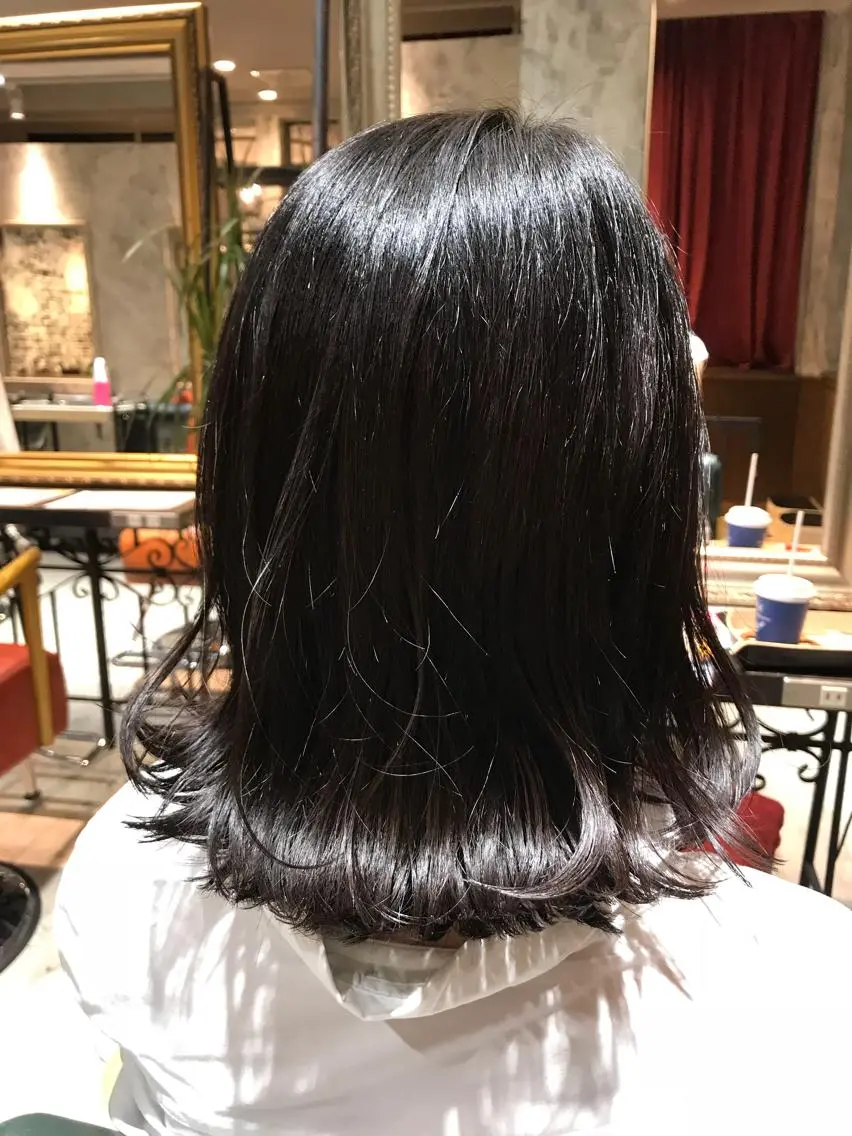 ミディアム カラー ボブ 外ハネヘア 小林 美央のヘアスタイル