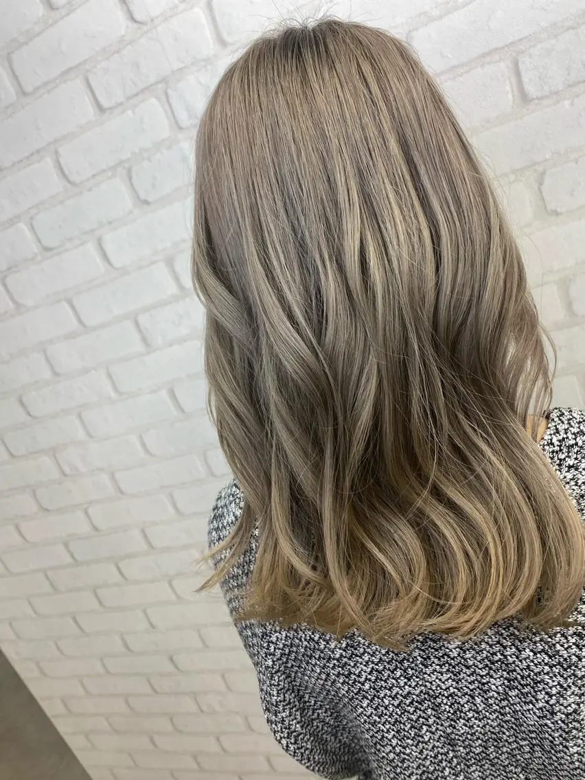 セミロング カラー カット ヘアカラー トリートメント ブリーチカラー🫧 森　凪沙のヘアスタイル