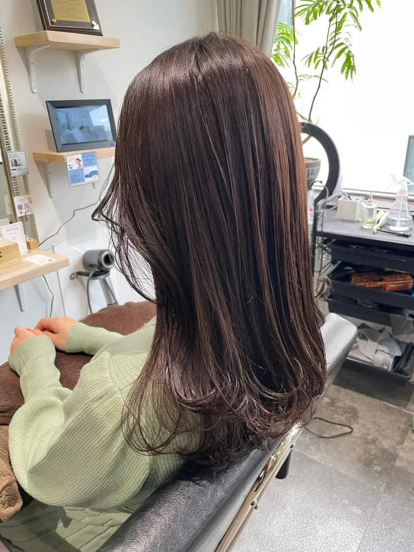 ミディアム くびれヘア 髪質改善 似合わせカット 縮毛矯正 トリートメント カット ヘアカラー トリートメント ayaka 縮毛矯正レイヤーのヘアスタイル