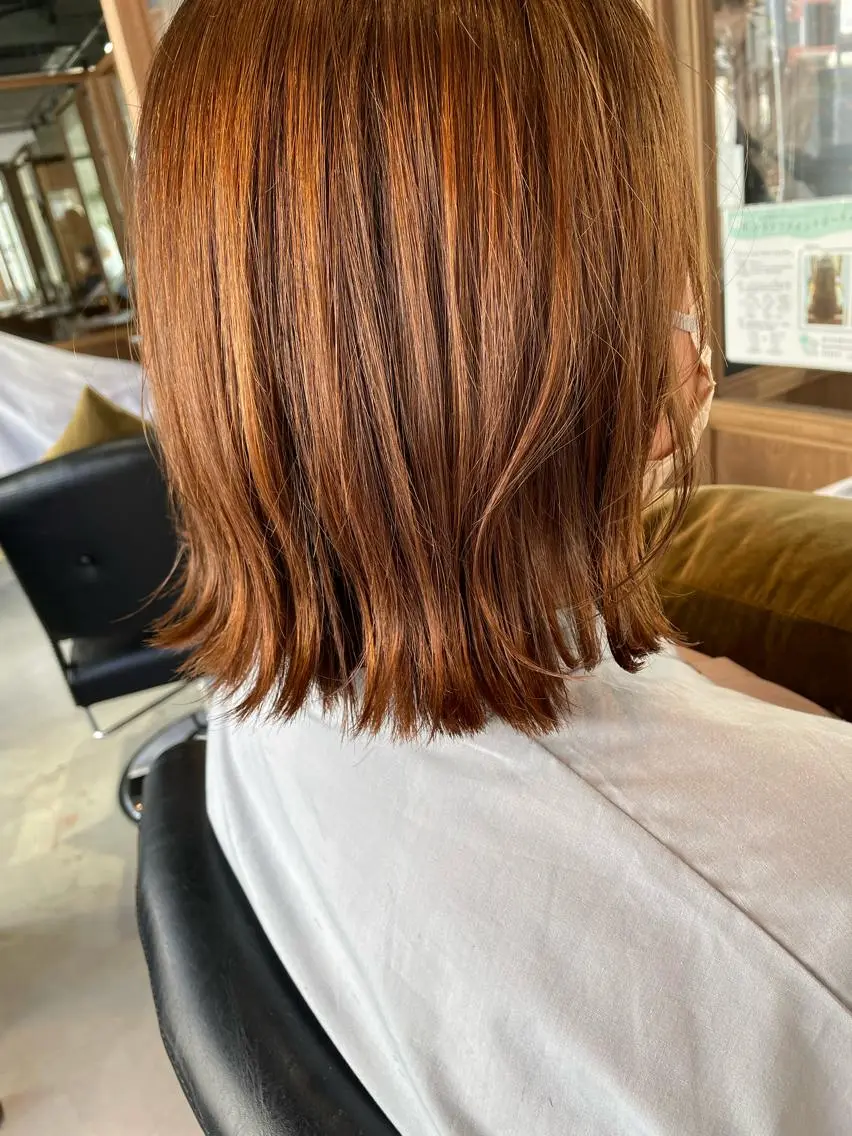 ミディアム カット シンプル 美容室のヘアスタイル