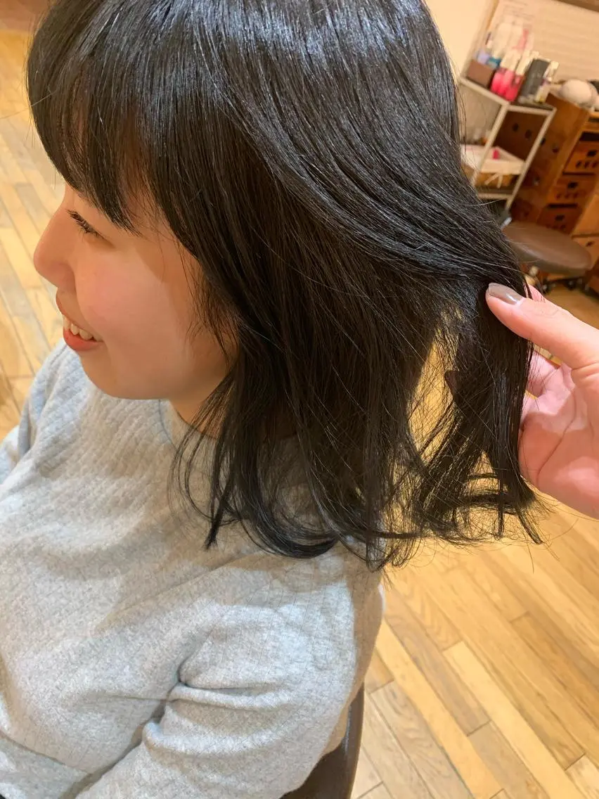 ミディアム 齊藤 衣梨佳のヘアスタイル