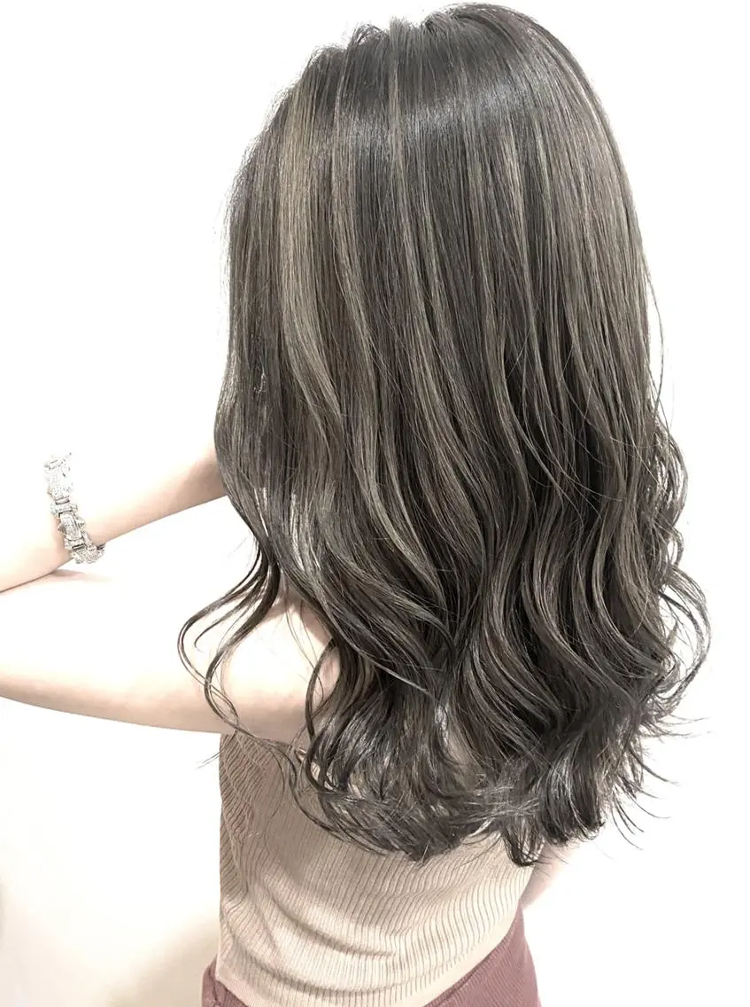 セミロング シールエクステ アッシュ ボブ エクステ ハイライト シール、 ハネエクステのヘアスタイル
