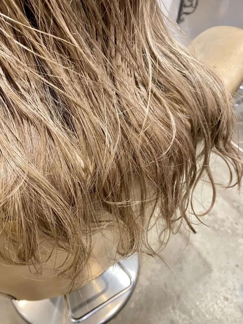 ロング カラー ベージュカラー ブリーチ 透明感カラー イルミナカラー 外国人風カラー ヘアカラー トリートメント 美髪・髪質改善 有田怜平のヘアスタイル