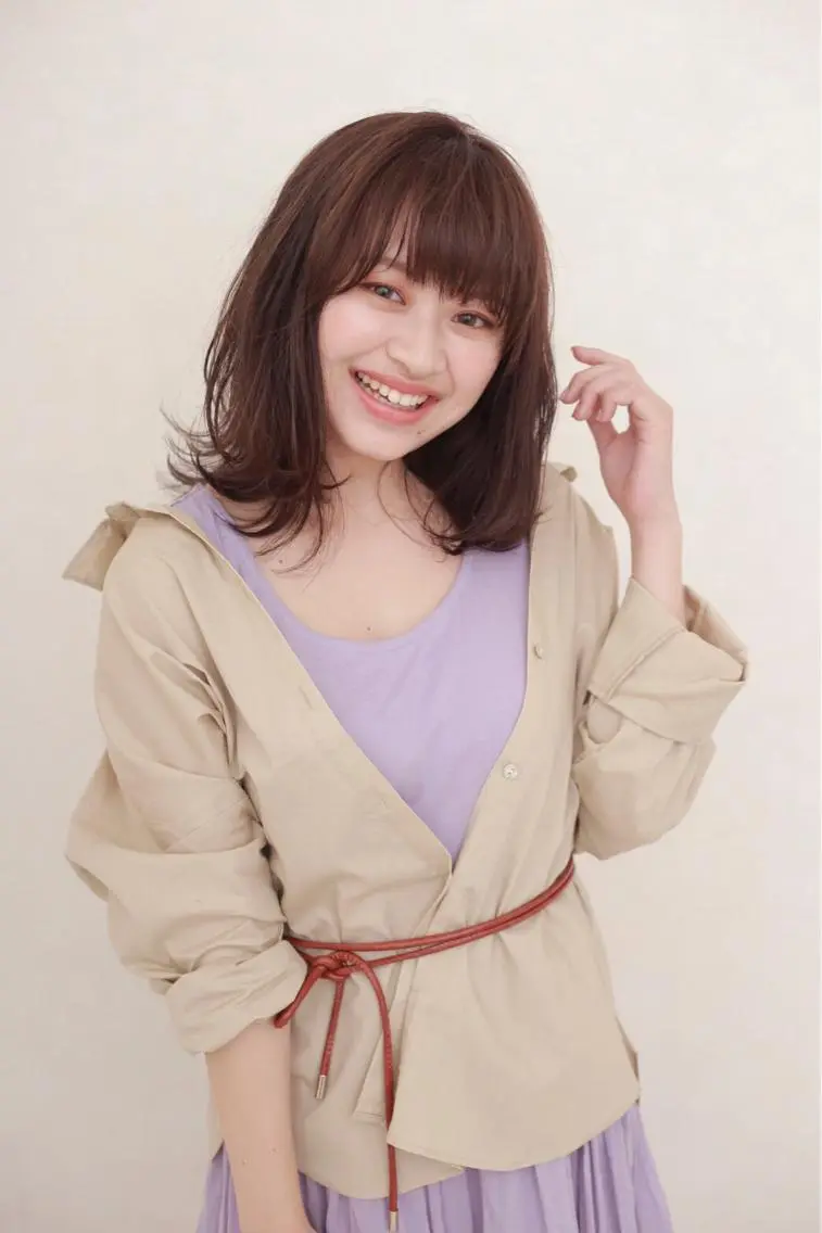 ミディアム カラー パーマ 外ハネヘア 佐川 友里のヘアスタイル