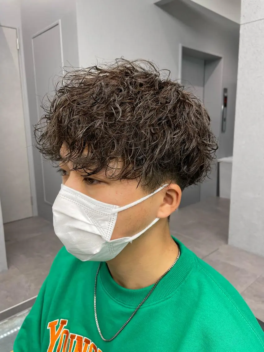 ショート カラー パーマ メンズ メンズパーマ 波巻きパーマ 黒髪 レディースカット いからしゆうたのヘアスタイル