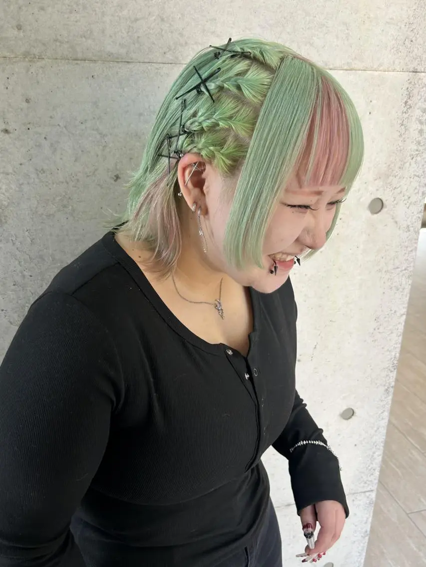 ミディアム ヘアアレンジ ボブ qiie ワンカラー ダブルカラーのヘアスタイル