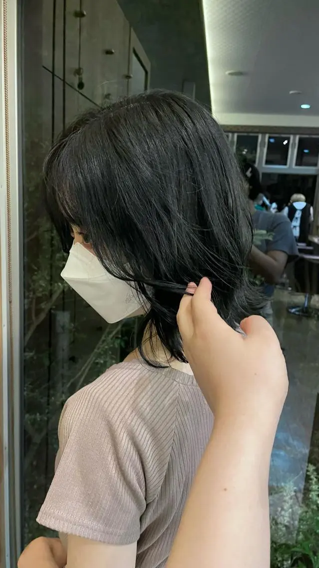 ミディアム カラー ヘアアレンジ 黒髪 ブルーカラー ブルーブラック 栗林 姫花のヘアスタイル