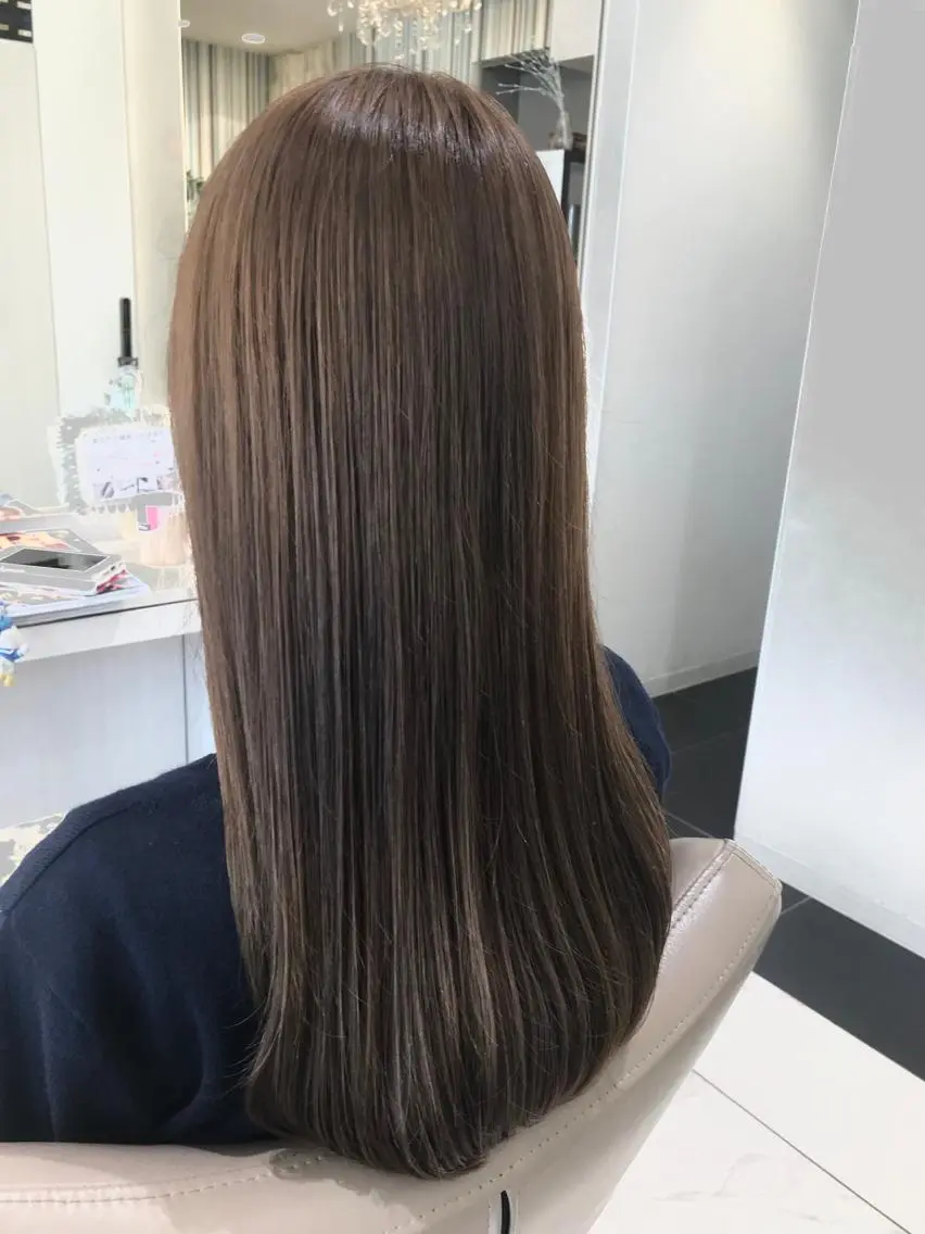 ロング カラー グレージュ 髪質改善 ヘアカラー トリートメント 清藤綾/脱白髪染め 白髪ぼかしハイライトのヘアスタイル