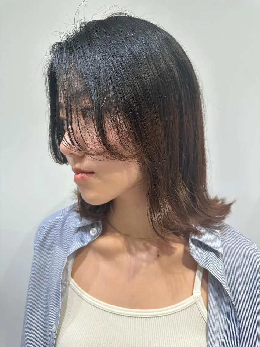 ミディアム 浅見 千花のヘアスタイル