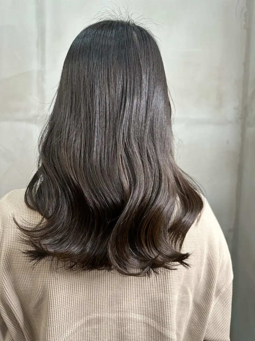 ロング カット ヘアカラー 益 佑夏のヘアスタイル