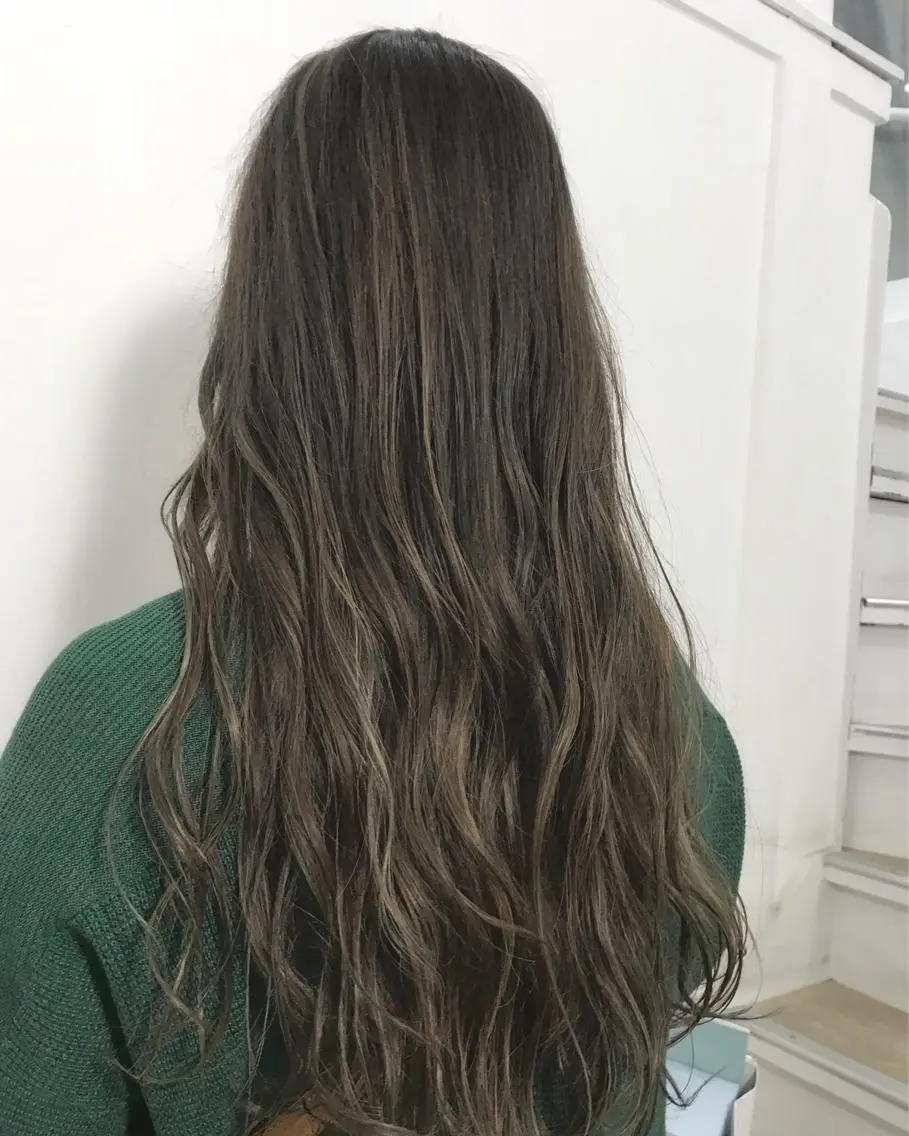 セミロング カラー レイヤーカット 西村あきやのヘアスタイル