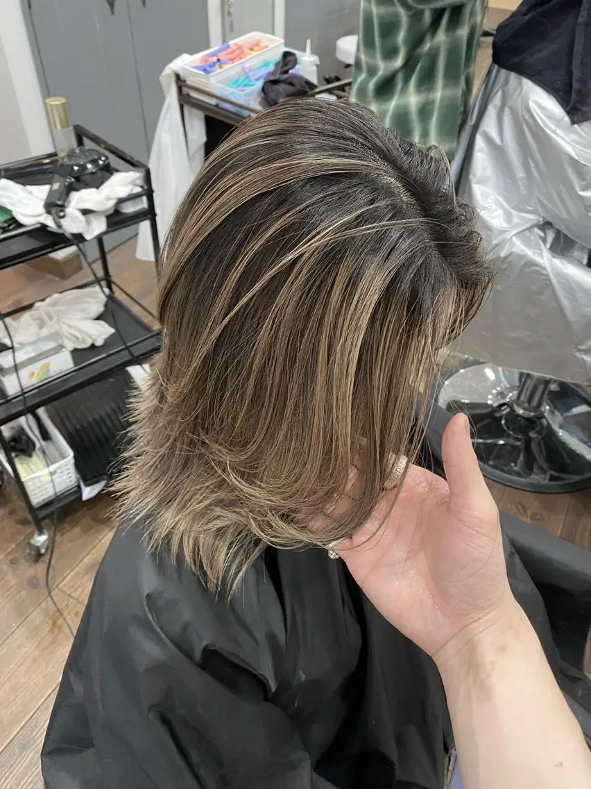 ミディアム ヘアカラー バレイヤージュ 隅中秀弥のヘアスタイル