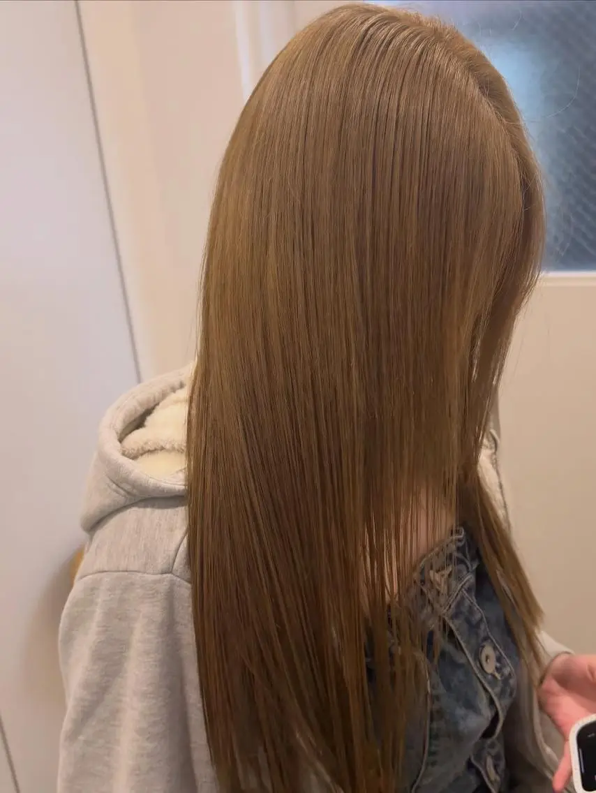 カラー ロング ベージュカラー ブリーチ ブラウンカラー 透明感カラー ミルクティーベージュ SONOKO 【yoki.】のヘアスタイル
