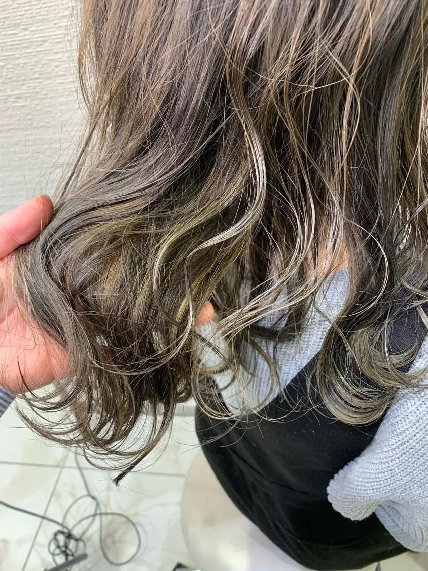 ロング カラー ヘアアレンジ ハイライトカラー ハイライト 白髪ぼかしハイライト 茗荷谷駅徒歩2分のヘアスタイル