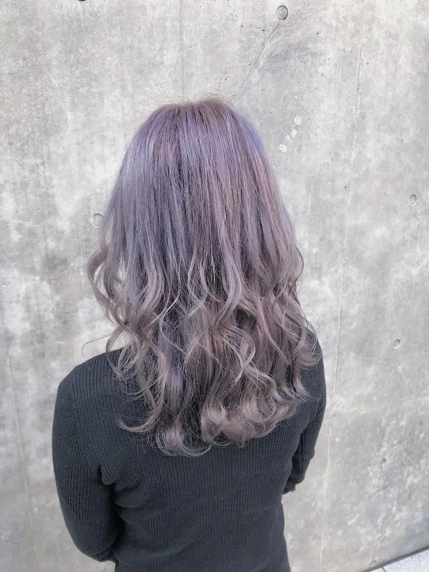 ロング カラー ヘアアレンジ メンズ キッズ ヘアカラー トリートメント ヘアセット 💟Chloe原宿店 🩶ハイトーンのヘアスタイル