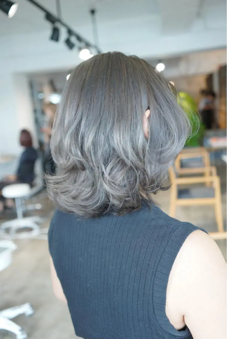 ミディアム カラー キッズ ヘアカラー トリートメント ハイトーン/レイヤー /ケアブリーチ石川治のヘアスタイル
