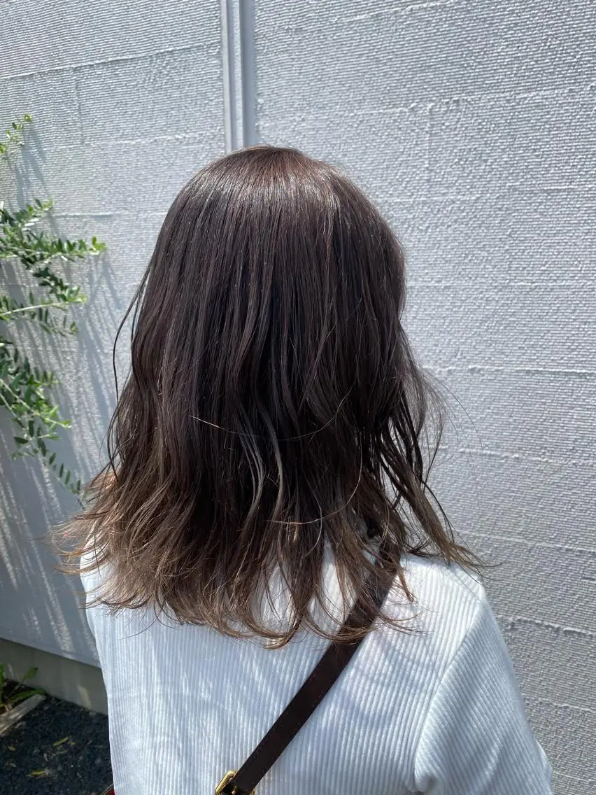 セミロング カラー 中川 茜里のヘアスタイル