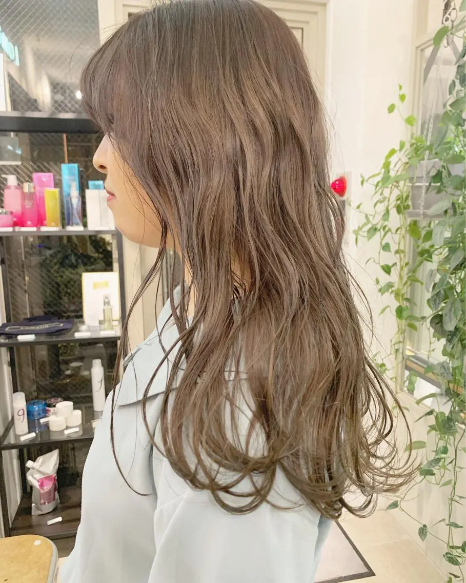 セミロング カラー ネイル ハイトーンボブ 前田 表参道　グレージュのヘアスタイル