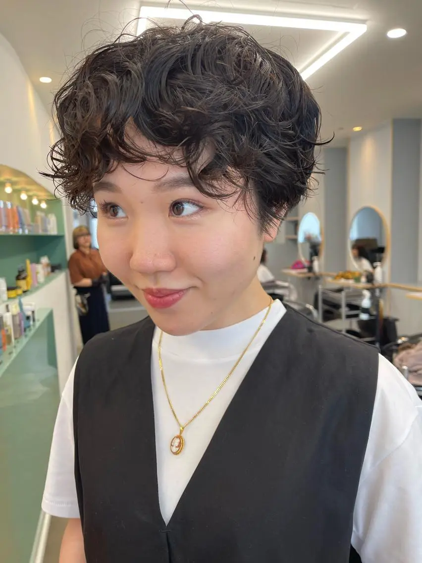 ショート パーマ カット パーマ トリートメント 💓パーマ，💗 レイヤーカットのヘアスタイル