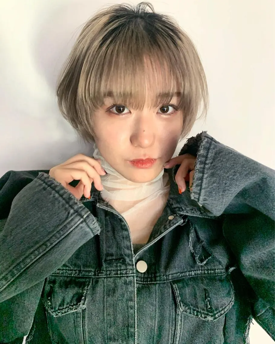 ショート カラー パーマ ヘアアレンジ メンズ キッズ ネイル マツエク・マツパ メンズブリーチ ベージュカラー ブリーチ ホワイトベージュ ショートヘア ウルフレイヤーカット /チヒロのヘアスタイル