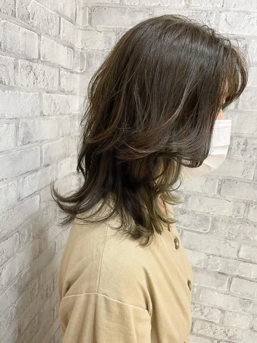 ミディアム カラー ヘアアレンジ アッシュ アッシュブラウン ブリーチ ブラウンカラー ブリーチなしカラー カット ヘアカラー トリートメント 秋山 幸太のヘアスタイル