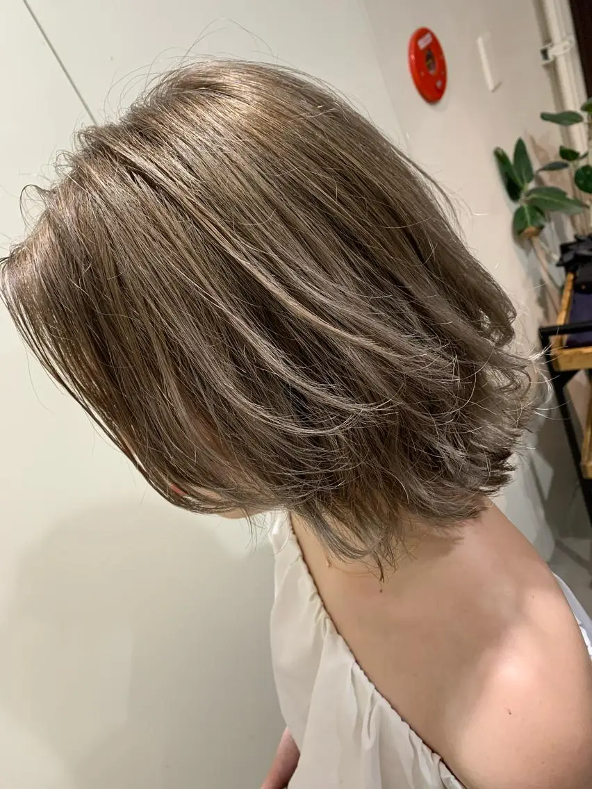 ミディアム カラー ベージュカラー カット ヘアカラー トリートメント ハイトーン得意😍 Lumiereのヘアスタイル