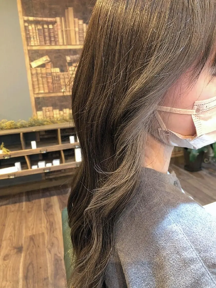 ロング カラー ベージュカラー インナーカラー ホワイトベージュ 🥀熊澤 茉美🥀のヘアスタイル