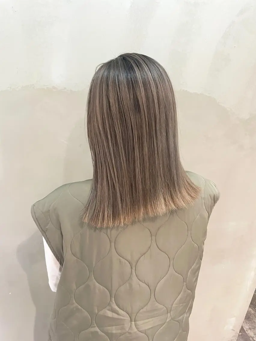 ミディアム カラー 堤 麻衣子のヘアスタイル