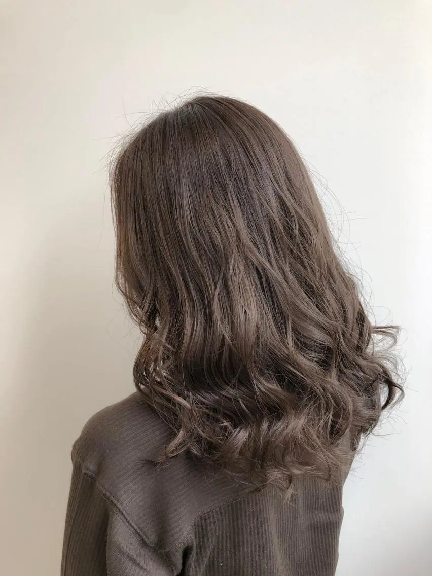 ミディアム カラー ブリーチ ケアブリーチ 透明感カラー グレージュ 【透明感、艶髪】西村 有司のヘアスタイル
